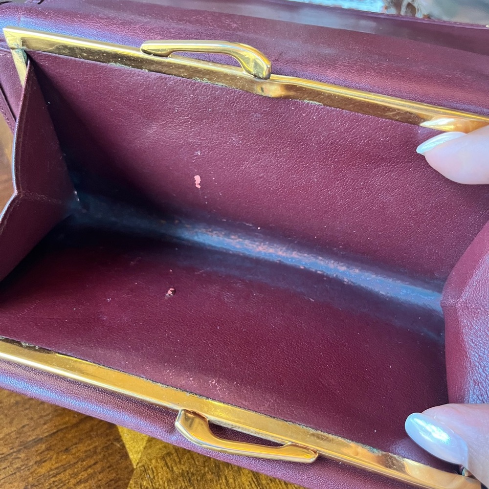 Cartier Paris Vintage Envelope Leather Clutch in Bordeaux w/Kisslock Gold Detail - Picture 11 of 16